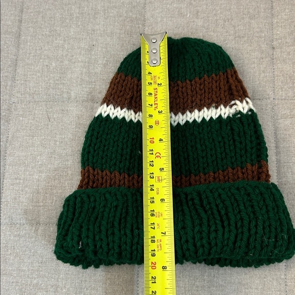 Sweater and hat hand knit.  Children’s. - Picture 6 of 7